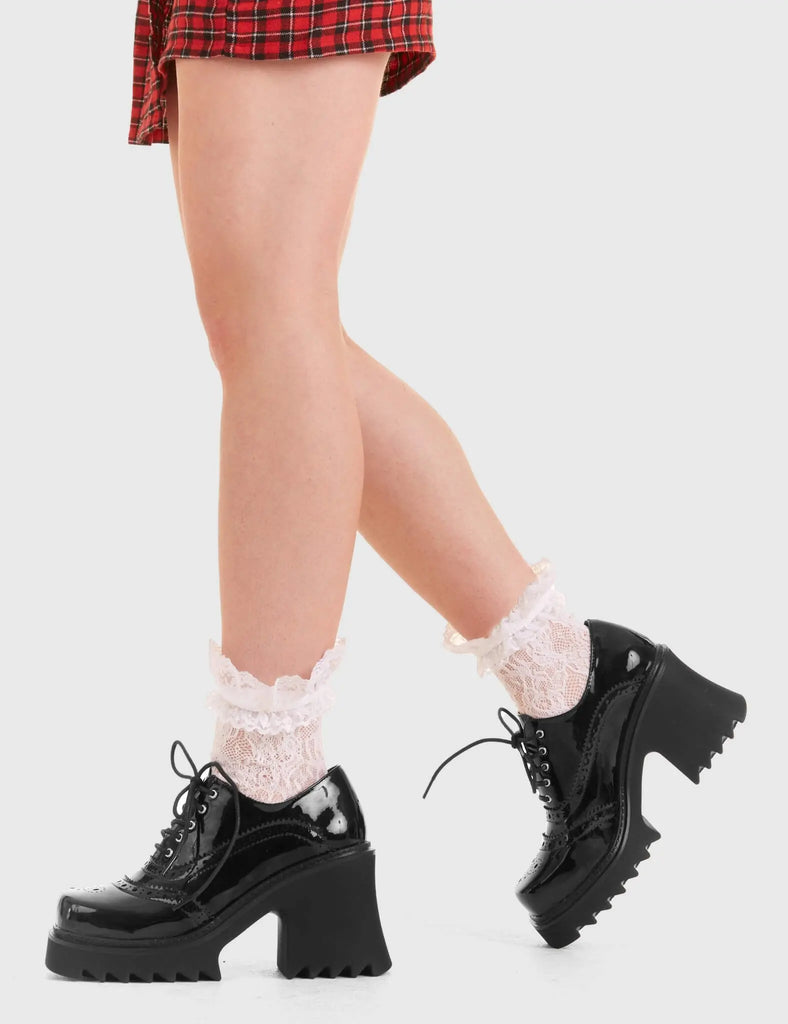 KEEPING IT CHIC Good Evening Chunky Brogue Shoes in Black patent. These vegan western Boots feature a Black Brogue pattern and a shark teeth grip sole, very classy. Made with eco-friendly materials and 100% cruelty-free, these boots are as ethical as they are edgy! - Chunky Platform - Ankle length - Shark teeth grip - Black Brogue pattern - Rounded toe - 100% vegan SKU: LMF 3726 - BlackPAT