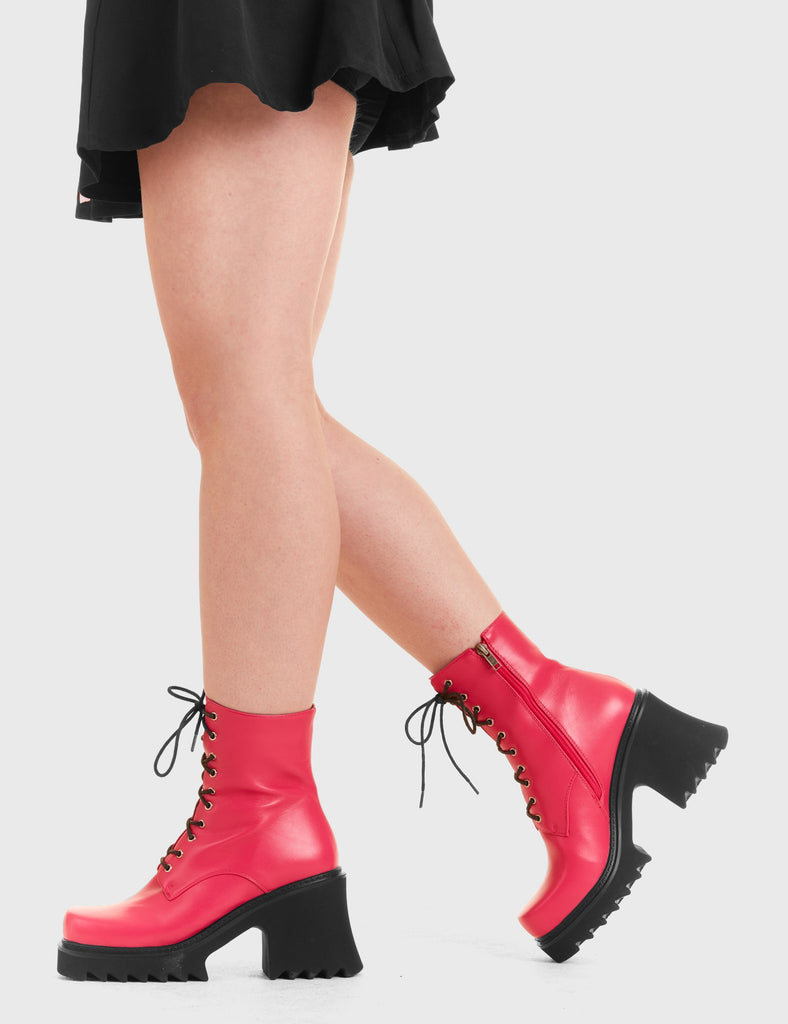 ON A HIGH In Opposition Chunky Platform Ankle Boots in Fuchsia faux leather. These vegan western Boots feature black laces and a shark teeth grip sole, very chic. Made with eco-friendly materials and 100% cruelty-free, these boots are as ethical as they are edgy! - Chunky Platform - Calf length - Shark teeth grip - Black laces - Rounded toe - 100% vegan SKU: LMF 3729 - FuchsiaPU