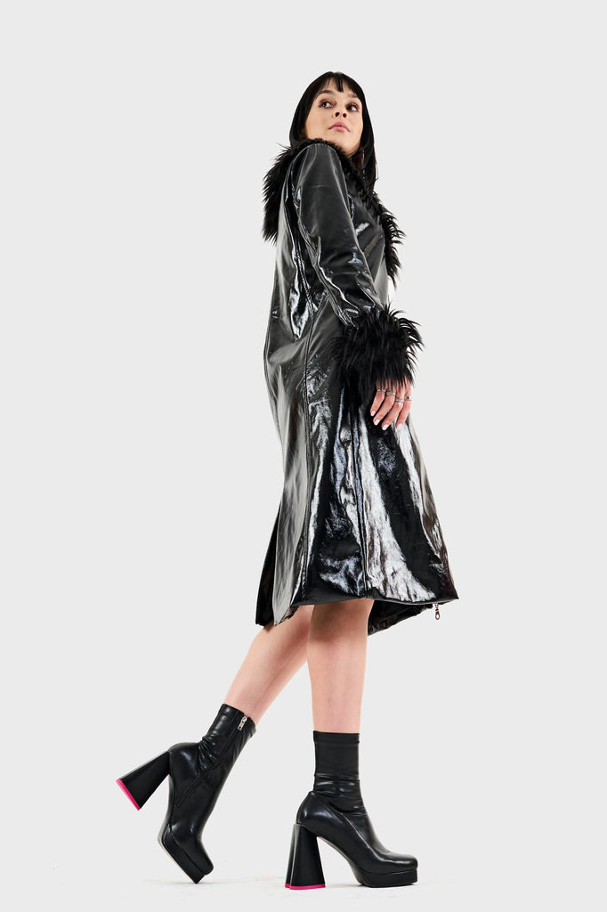 HEART TO HEART So Chic Platform Ankle Boots in Black fitted faux leather. These platform boots feature a minimalist look with a heart shaped heel, keeping it nice and classy. Made with eco-friendly materials and 100% cruelty-free, these platform boots are as ethical as they are chic. - Platform Height - Ankle length - Pink sole - heart shaped heel - High Heel - 100% vegan SKU: LMF 3373 - BlackStretchPU