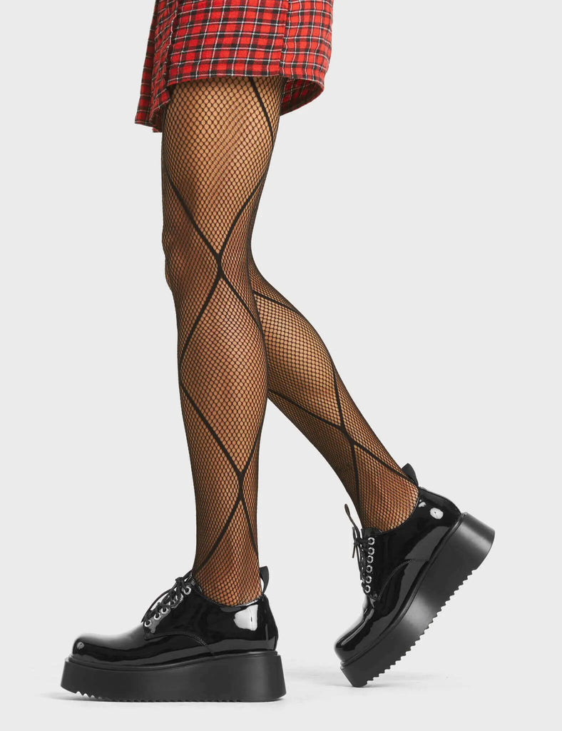 NO STOPPING
 
 Carry On Chunky Platform Shoesi n Black patent leather. These vegan shoes feature a lace up minimalist design and a bacl loop, very cute. Made with eco-friendly materials and 100% cruelty-free, these shoes are as ethical as they are chic!
 
 
 - Platform.
 - Lace up
 - Back loop
 - Chunky platform sole
 - Rounded toe
 - 100% vegan
 
 SKU: LMF 4008 - BlackPAT