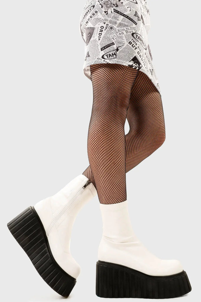 Choas Crushers
 
 Muster Up Chunky Ankle Creeper Boots in White faux leather. These platform boots feature on our creeper sole, crush the limits and break the ordinary. Made with eco-friendly materials and 100% cruelty-free, these platform boots are as ethical as they are Iconic.
 
 - Platform Height
 - Black zipper
 - Mid ankle length
 - Platform sole
 - Round Toe 
 - 100% vegan 
 
 SKU: LMF 2660 - WhitePU